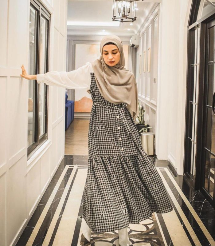 Padu Padan Ootd Hijab Casual Ala Shireen Sungkar Tampil Modis