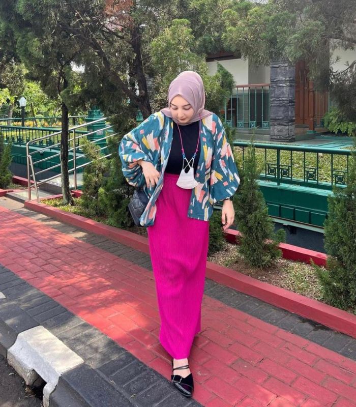 10 Inspirasi Outfit Gaya Hijab Manis Ala Selebgram Nabila Bella Halaman 2