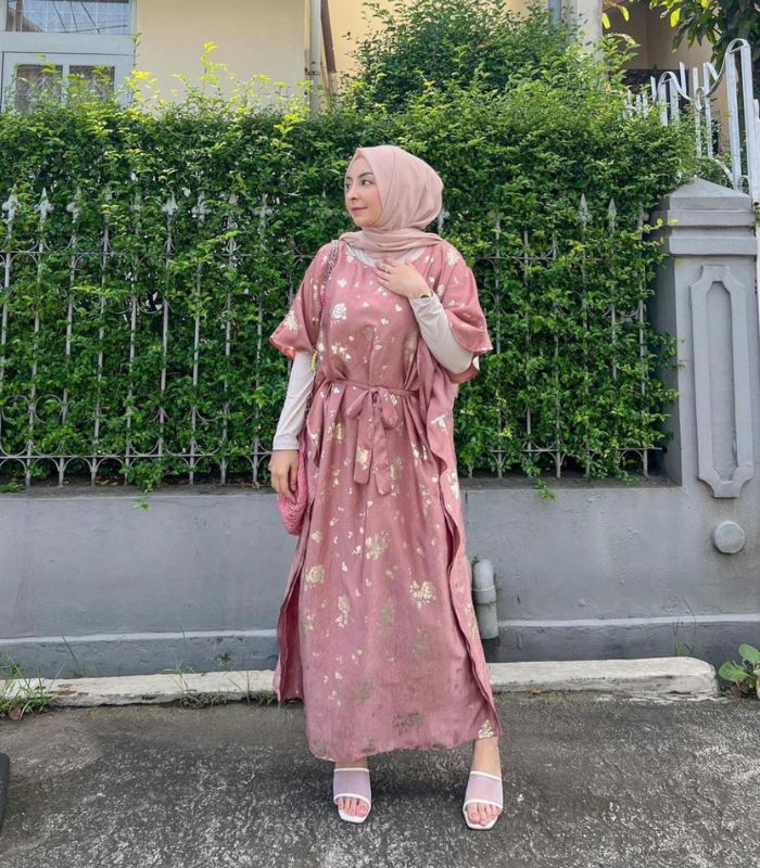 Inspirasi Outfit Gaya Hijab Manis Ala Selebgram Nabila Bella Halaman