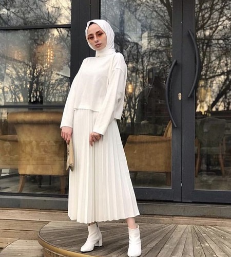 Tips OOTD Pakai Sepatu Ankle Boots untuk Wanita Berhijab