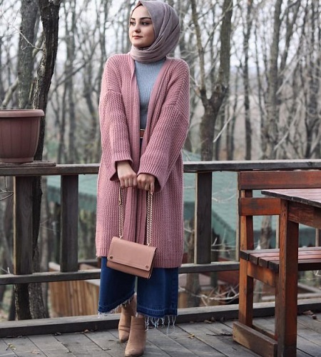 Tips OOTD Pakai Sepatu Ankle Boots untuk Wanita Berhijab