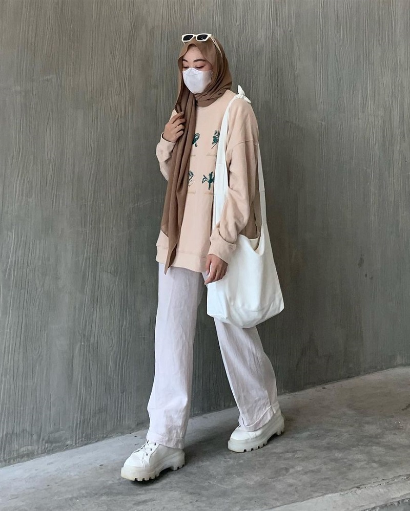 Ootd Hijab Kasual Dan Tote Bag Oversized Untuk Tampil Trendi