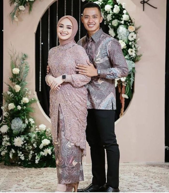 10 Ide Kebaya Hijab Modern Untuk Acara Lamaran, Tampil Menawan! | Halaman 3